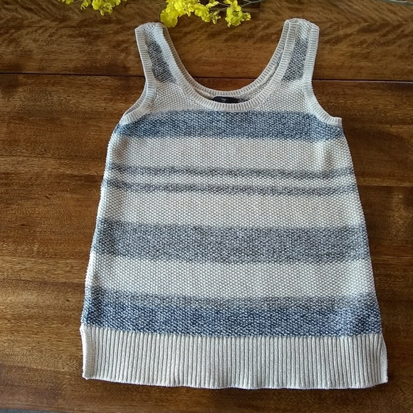 GAP Tops - GAP Sweater Shirt Size Small